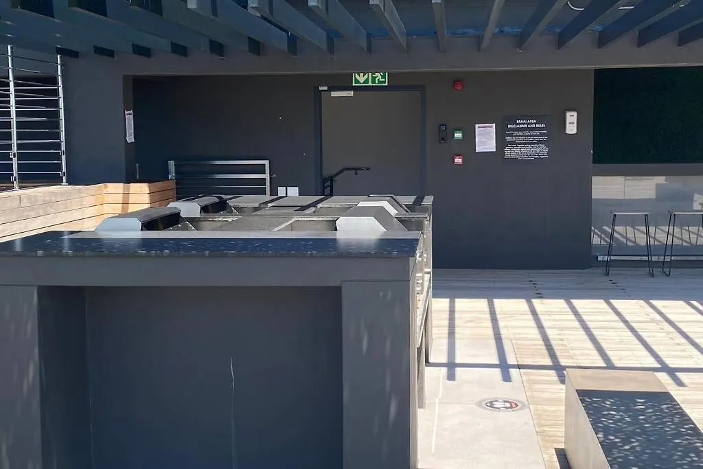 Modern Apartment In The Docklands, De Waterkant, Cape Town Stunning Views, Gorgeous Pool Deck